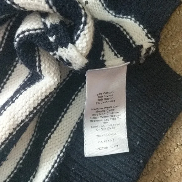 Navy & white cable knit turtleneck sweater - Picture 10 of 11